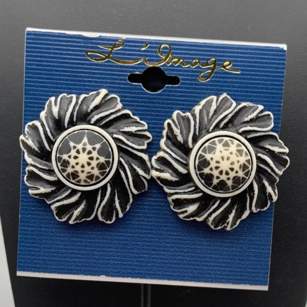 Vintage NOS Chunky black and white floral clip on earrings
